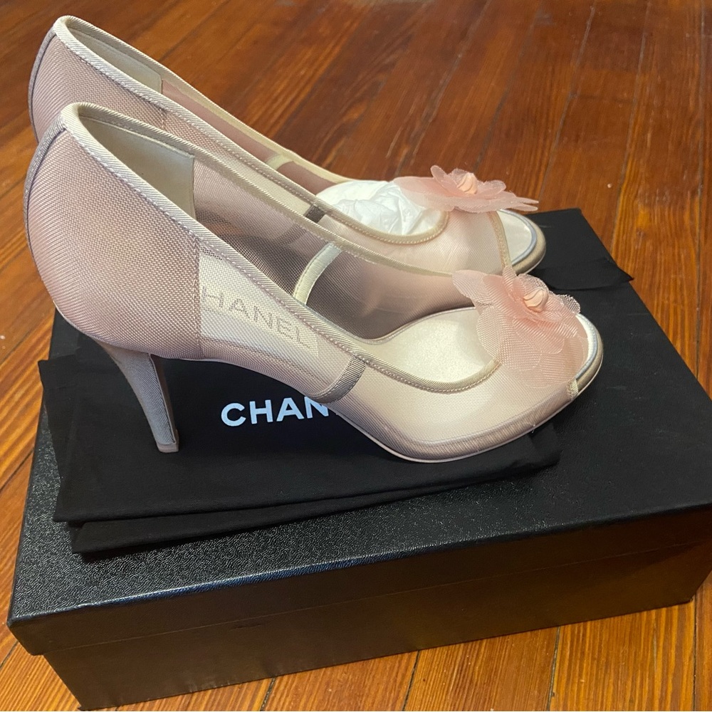 New in box Chanel Pink Mesh Camelia pumps size 39